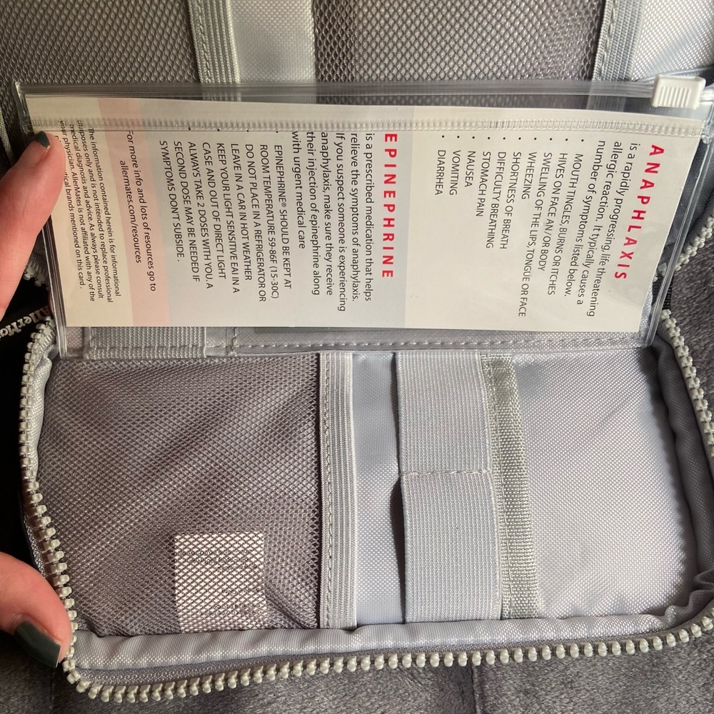Medication Fanny pack with temperature‎ strip - Picture 4 of 6